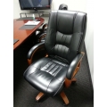 WorkSmart Executive Black Leather Meeting Chair w Cherry Trim